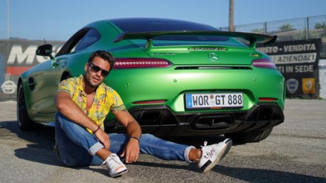 Pierpaolo Pretelli ha una passione per le auto supersportive