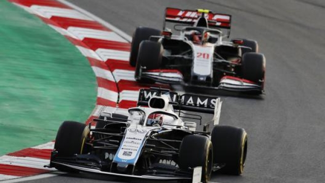 La Williams di Russell davanti alla Haas di Magnussen nel 2020. Getty