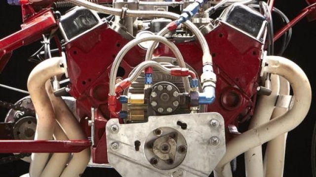 Gli oltre 500 Cv, erogati dal V8 da 5.700 cc, consentivano alla Widowmaker di “chiudere” il quarto di miglio in meno di 9 secondi