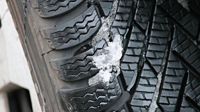 Le gomme invernali sono un importante fattore di sicurezza che garantisce una presa migliore sulla strada
