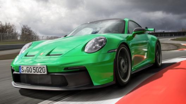 In pista la Porsche 911 GT3 sorprende per le sue doti da auto da corsa