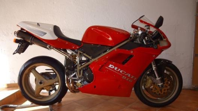 La versione Sps fu realizzata da Ducati come base per le moto che correvano in Superbike