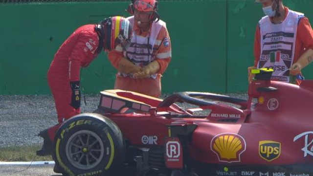 La Ferrari di Sainz dopo l’incidente alla variante Ascari