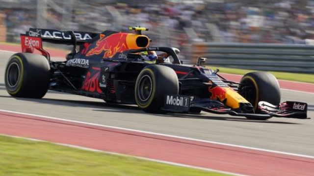 Sergio Perez in azione con la Red Bull. Epa
