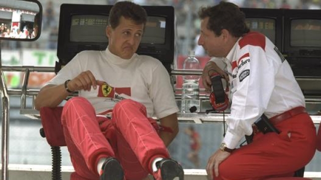 Michael Schumacher e Jean Todt al muretto Ferrari. Getty