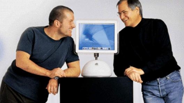 Jonathan Ive e Steve Jobs presentano la seconda generazione del Mac