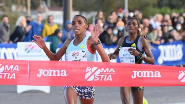 Tele Joyce, vincitrice della mezza maratona femminile