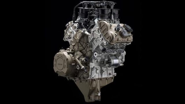 Il V4 è un motore raffinato, complesso e costoso da produrre. Qui sopra il Desmosedici Stradale firmato Ducati