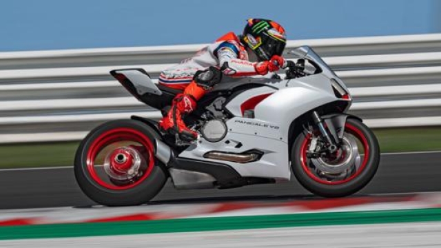 La Ducati Panigale V2 sarà protagonista della “nuova” Supersport. Nella foto a guidarla c’è Pecco Bagnaia