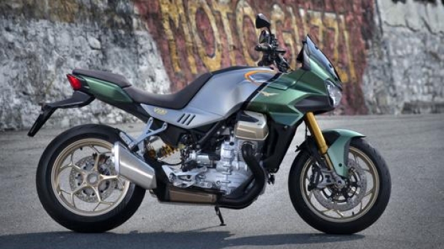 Eccola, finalmente: la nuova Moto Guzzi V100 Mandello verrà prodotta in (almeno) due versioni.