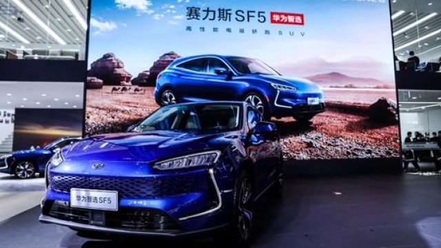 Seres SF5 è un Suv coupé presentata in occasione del Salone di Shanghai 2021
