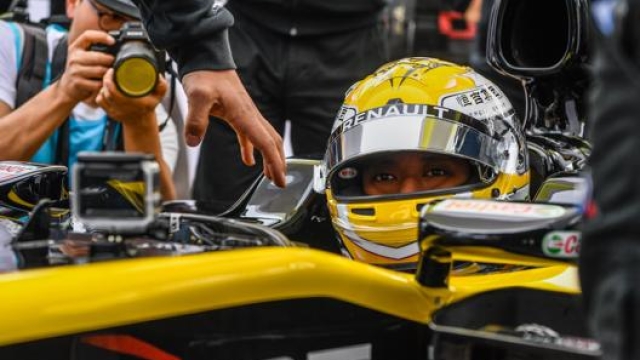 Guanyu Zhou in un test sulla Renault F1 2019. Afp
