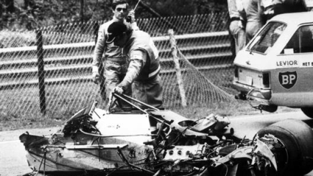 L’incidente in cui furono coinvolti Gilles Villeneuve e Jochen Mass. Ap