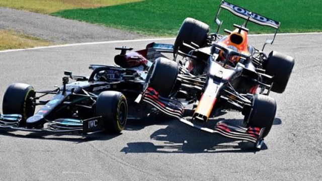 Il contatto tra Verstappen e Hamilton. Getty