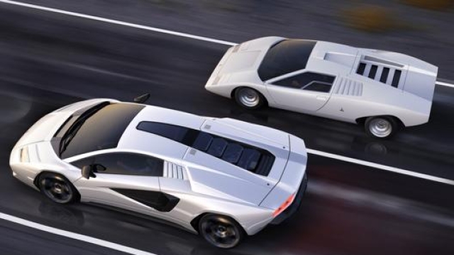 Generazioni a confronto: la nuova Lamborghini Countach Lpi 800-4 e la prima serie degli anni Settanta