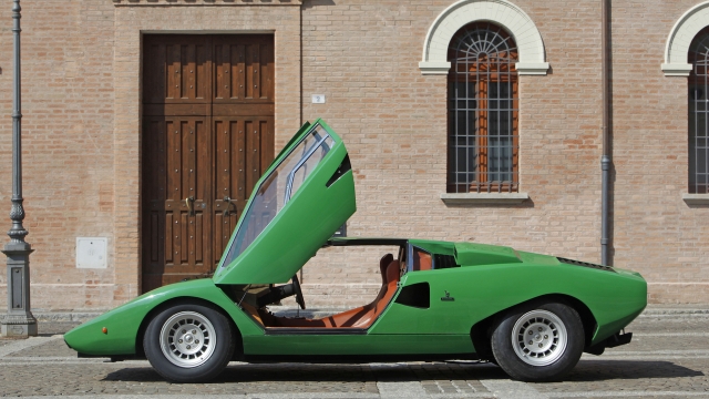 Lamborghini Countach venne presentata come prototipo nel 1971 e prodotta dal 1973