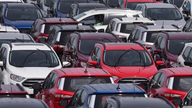Nei primi otto mesi del 2021 sono stati venduti 6,8 milioni di auto nell’unione europea. Epa