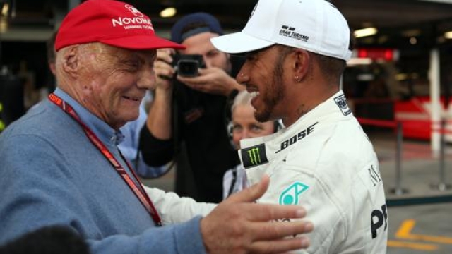Niki Lauda con Lewis Hamilton. LaPresse