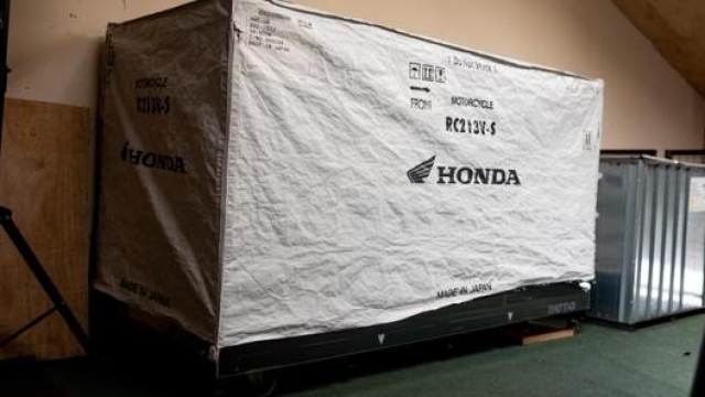 La cassa in cui è conservata la Honda RC213V-S