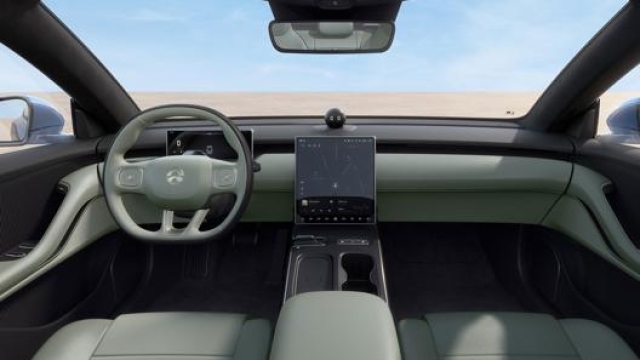 Display e touchscreen centrale da 10,2 e 12,8 pollici; cockpit digitale PanoCinema con realtà aumentata