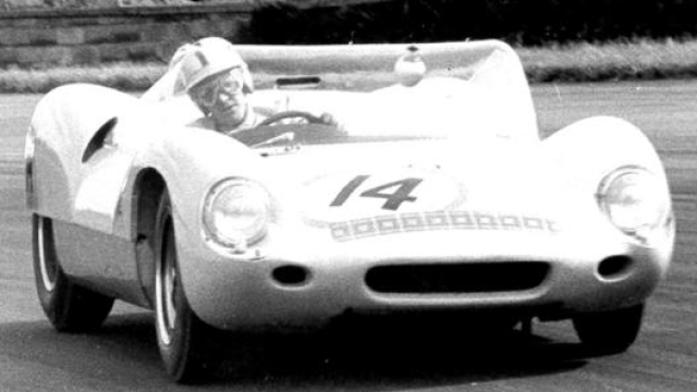Da Stirling Moss a Jim Clark, passando per Graham Hill: quanti campioni hanno guidato la Lotus 19 (foto silverstoneauctions)