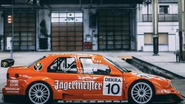 La vettura da corsa con livrea Jägermeister. Stephan Bauer x RM Sotheby’s
