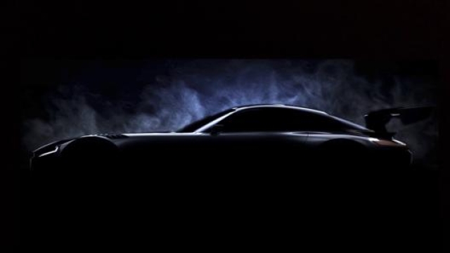 La sagoma di Toyota GR GT3 Concept mostra un cofano anteriore allungato e una maxi ala posteriore