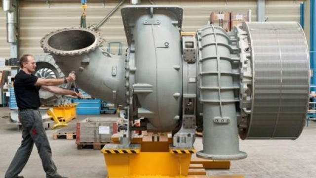 Uno dei giganteschi turbocompressori che alimentano il super-diesel Wärtsilä