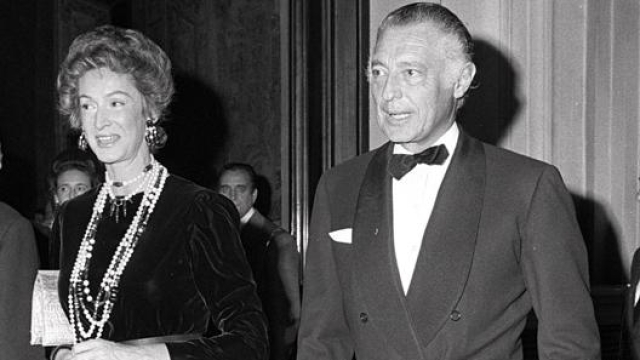Agnelli assunse la presidenza della Fiat nel 1966. Qui con la moglie nel 1971. Ap