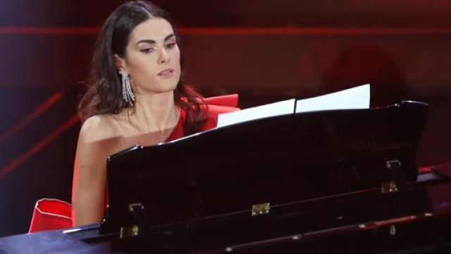 La Novello al piano durante l’ultimo Festival di Sanremo. Ansa