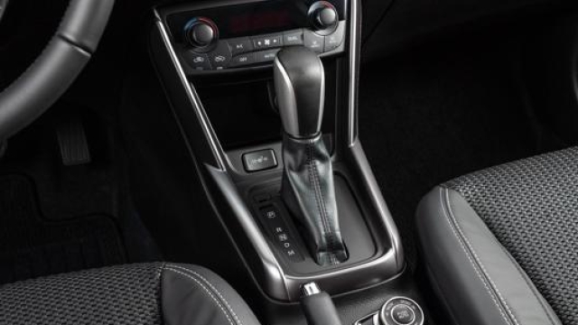 La nuova  S-Cross Hybrid, Suzuki propone un cambio manuale a sei marce oppure, in alternativa, un comodo cambio automatico