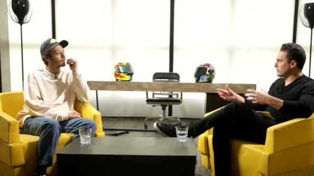 Rossi durante l’intervista con Graham Bensinger (foto YouTube)