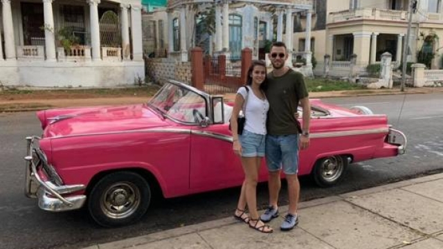 Stefan De Vrij insieme alla compagna durante un viaggio a Cuba (foto Facebook @StefanDeVrij)