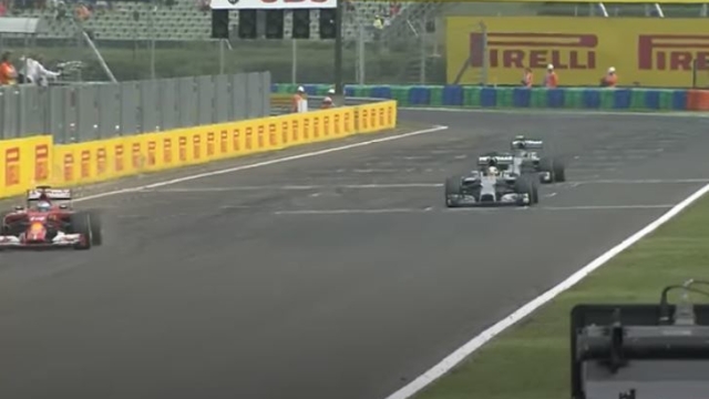 Lewis Hamilton chiude terzo in Ungheria nel 2014. Alle sue spalle un deluso Nico Rosberg (immagine da @Formula1)