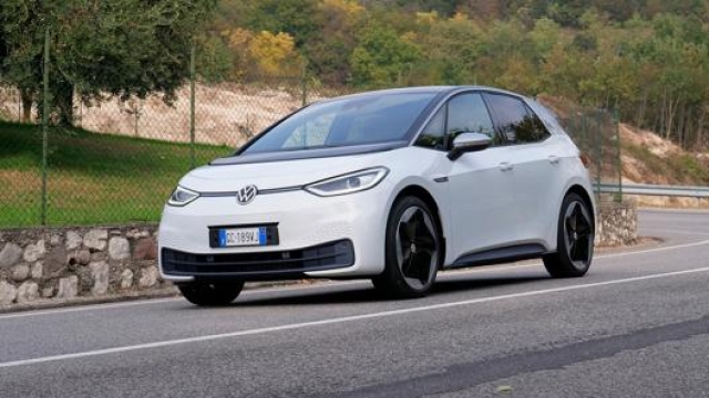 Il gruppo Volkswagen si conferma primo in Europa con 2.437.110 vetture, seguito dai gruppi Stellantis e Renault