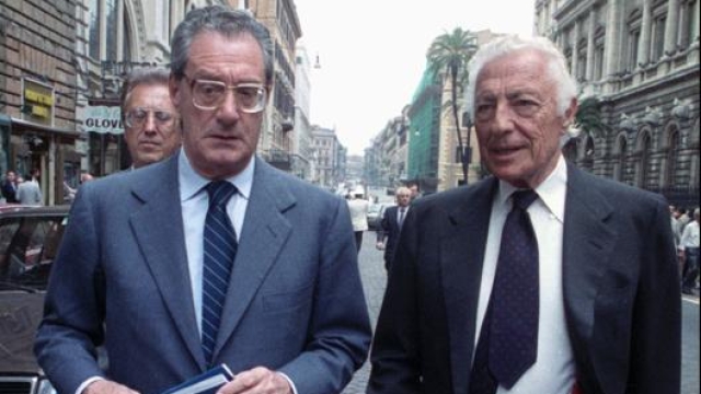 Cesare Romiti accanto a Gianni Agnelli. AP