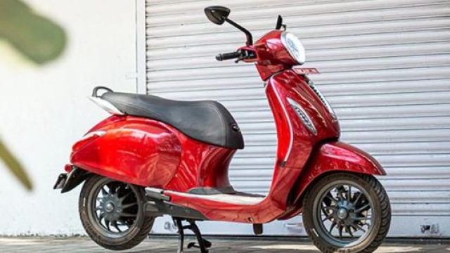 Il Chetak, scooter elettrico ispirato all’italiana Vespa