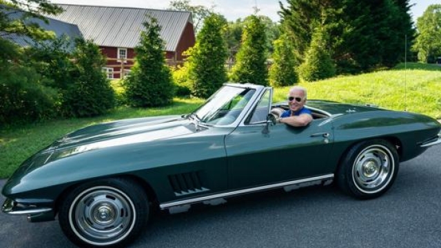 Il Presidente americano Joe Biden e la sua Chevrolet Corvette Stingray