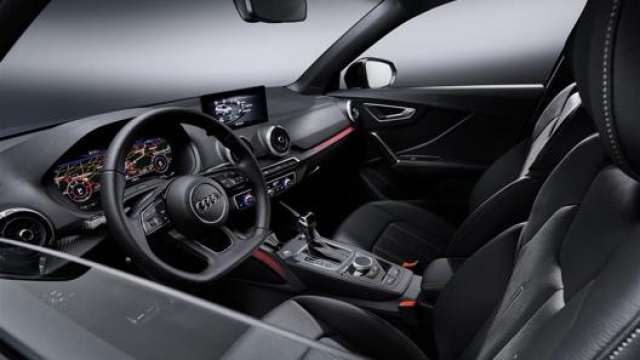 Volante e sedili sportivi possono caratterizzare l’abitacolo di Audi Q2
