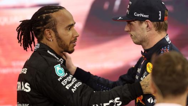 Hamilton e Verstappen alla fine del GP di Abu Dhabi. Getty