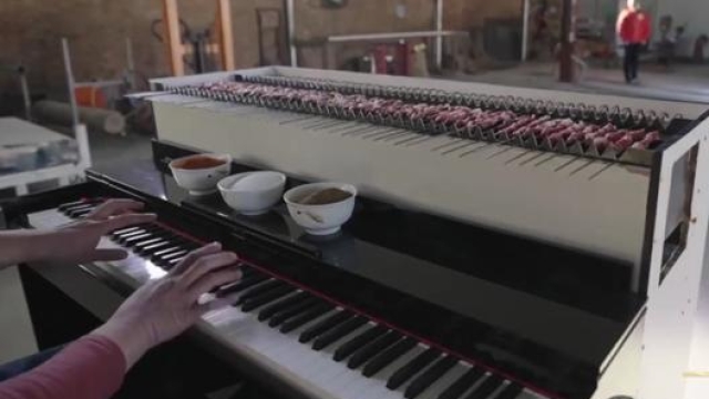 Lo speciale pianoforte in grado di cuocere gli arrosticini