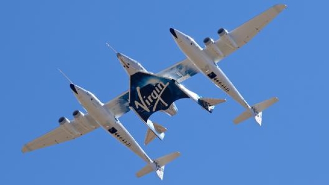 Lo SpaceShip Two viene portato a 15 km d'altitudine dal quadrimotore WhiteKnight Two. Ap