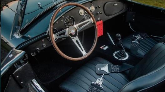 L’interno della Shelby Cobra 427. Mecum Auctions