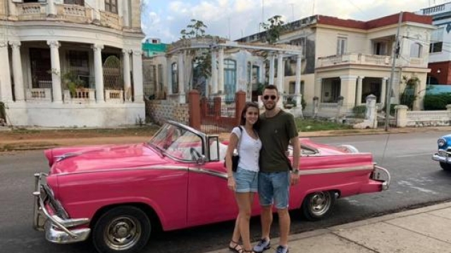 Stefan De Vrij insieme alla compagna durante un viaggio a Cuba (foto Facebook @StefanDeVrij)