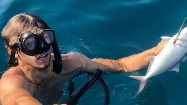 Anche la pesca subacquea è una delle passioni di Gardner come dimostra questa foto sul suo account Instagram