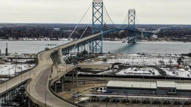 Una veduta aerea dell'Ambassador Bridge. Epa