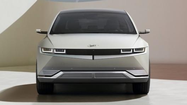 Hyundai Ioniq 5 model year 2023 introduce una batteria da 77,4 kWh e i retrovisori digitali