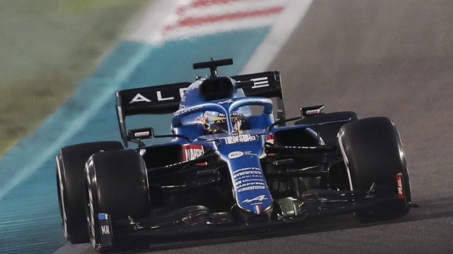 epa09638264 Spanish Formula One driver Fernando Alonso of Alpine F1 Team in action during the 2021 Formula One Grand Prix of Abu Dhabi at Yas Marina Circuit in Abu Dhabi, United Arab Emirates, 12 December 2021.  EPA/Ali Haider