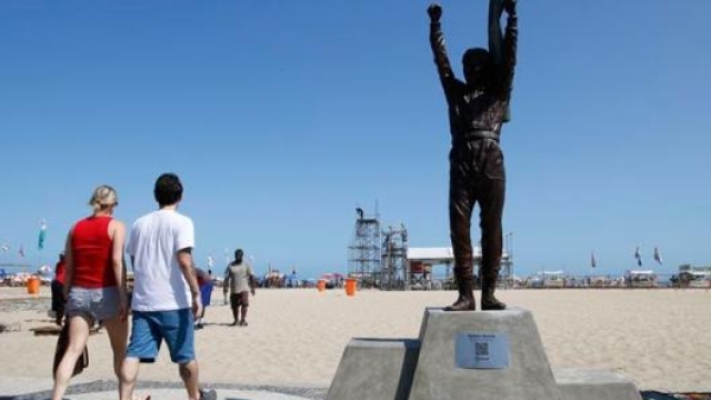 La statua di Senna sul lungomare di Copacabana