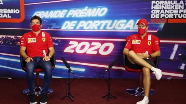 Leclerc e Vettel in conferenza a Portimao. Epa